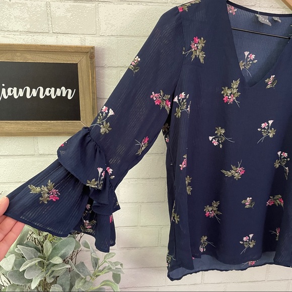 NEW YORK & COMPANY Soho Jeans Navy Blue Flowered Bell Sleeve Top - Picture 6 of 10